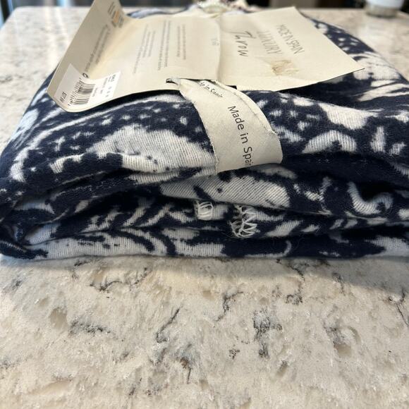 Luxury 51”x 67” Throw‎ Blanket- Made In Spain, recycled cotton blue white navy - Picture 2 of 4